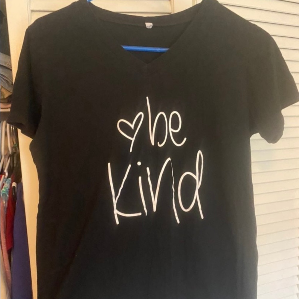 Be kind graphic tee
